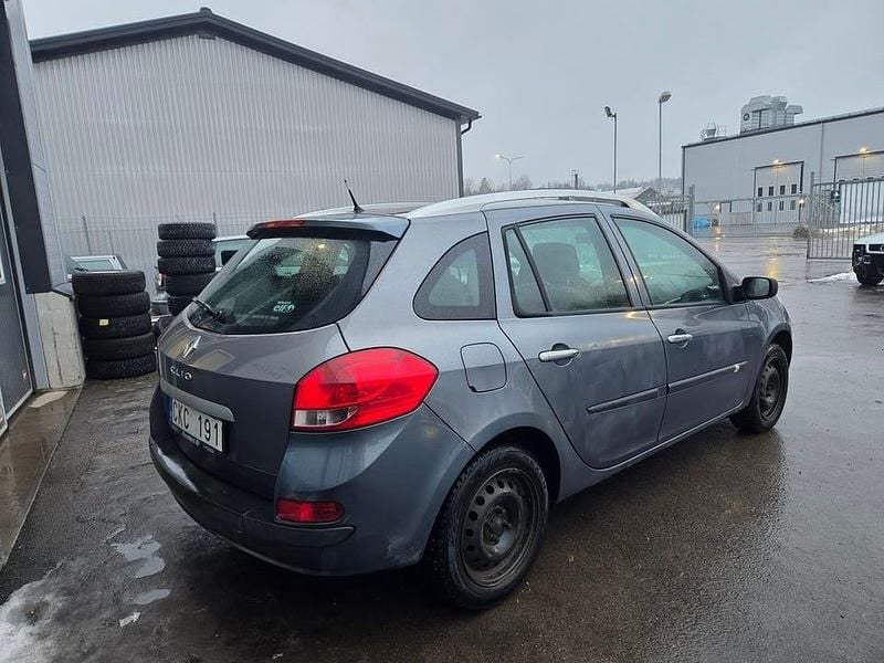 Begagnad Renault Clio II 101 HK (74 kW) 2008 Blå Kombi