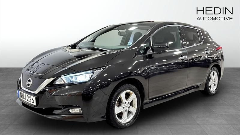 Svart Begagnad 2021 Nissan Leaf N-Connecta Halvkombi | 189 900 kr (Bra pris) - Bild 1/4