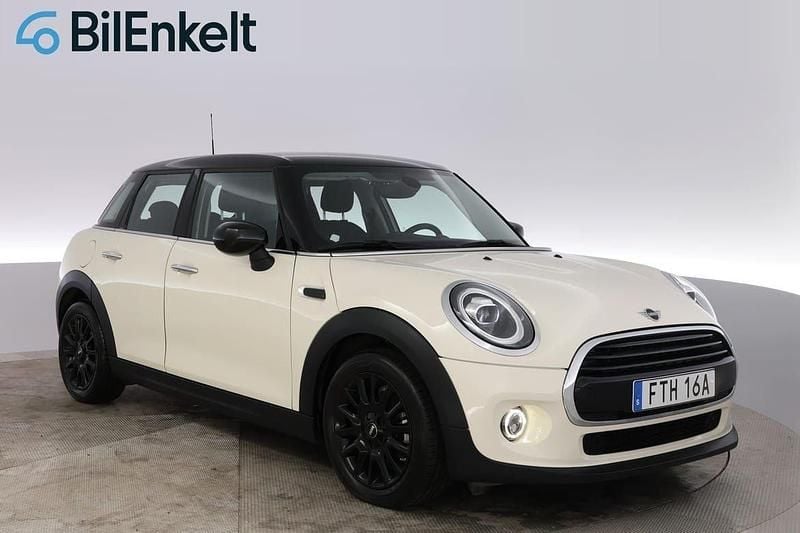 Vit Begagnad 2019 Mini Cooper Pepper Halvkombi | 184 900 kr (Marknadspris) - Bild 1/4