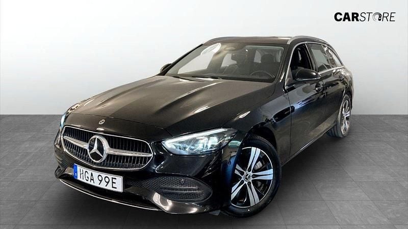 Svart (black) Begagnad 2022 Mercedes C300e Kombi | 399 900 kr (Marknadspris) - Bild 1/4