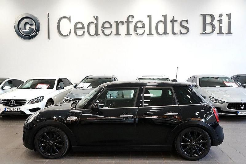 Svart Begagnad 2015 Mini Cooper SD Halvkombi | 159 900 kr - Bild 1/4