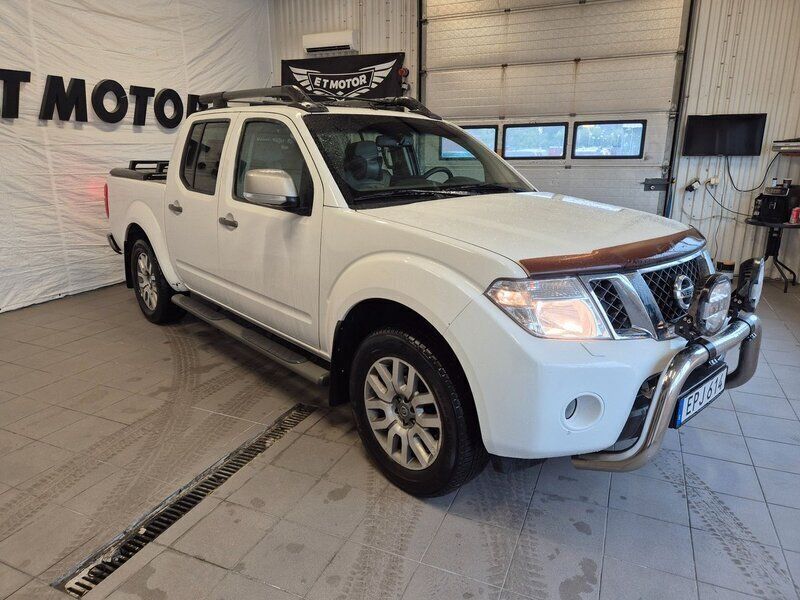 Vit Begagnad 2015 Nissan Navara Pickup | 87 900 kr (Marknadspris) - Bild 1/4