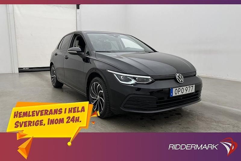 Svart Begagnad 2020 VW Golf VIII Halvkombi | 209 800 kr (Marknadspris) - Bild 1/3