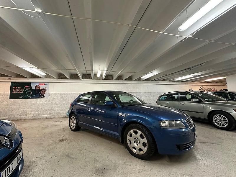 Begagnad Audi A3 Attraction 116 HK (85 kW) 2003 Mörkblå (blå) Halvkombi
