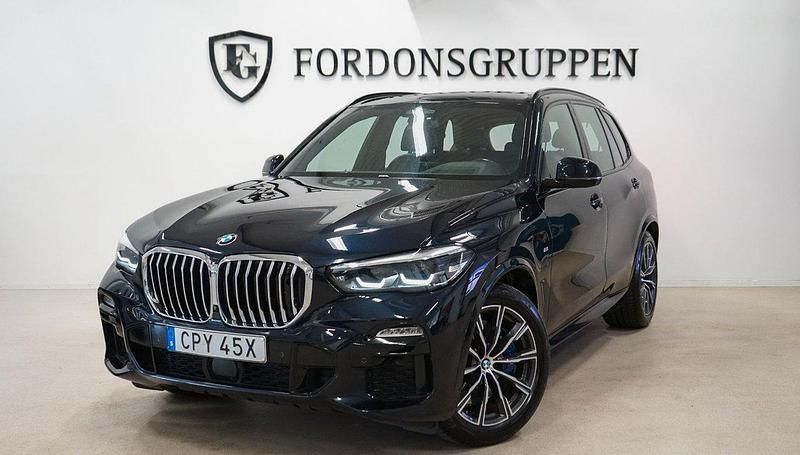 Svart Begagnad 2019 BMW X5 M Sport SUV | 459 800 kr (Marknadspris) - Bild 1/4