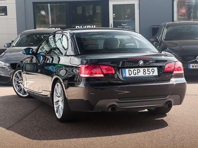 Begagnad BMW 335 M Sport 306 HK (225 kW) 2009 Svart Cab