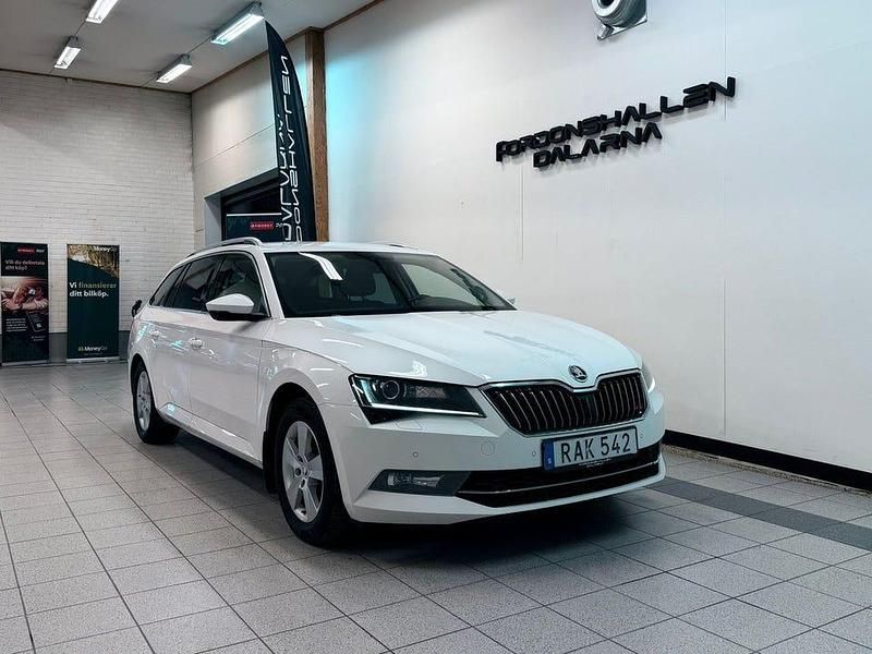 Begagnad Skoda Superb Style 190 HK (139 kW) 2015 Vit Kombi