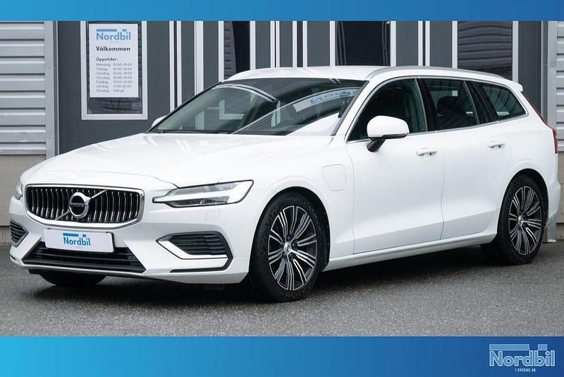 Vit Begagnad 2021 Volvo V60 Inscription Kombi | 229 000 kr (Marknadspris) - Bild 1/4