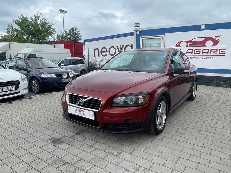 Röd Begagnad 2007 Volvo C30 Kinetic Halvkombi | 39 900 kr (Marknadspris) - Bild 1/4