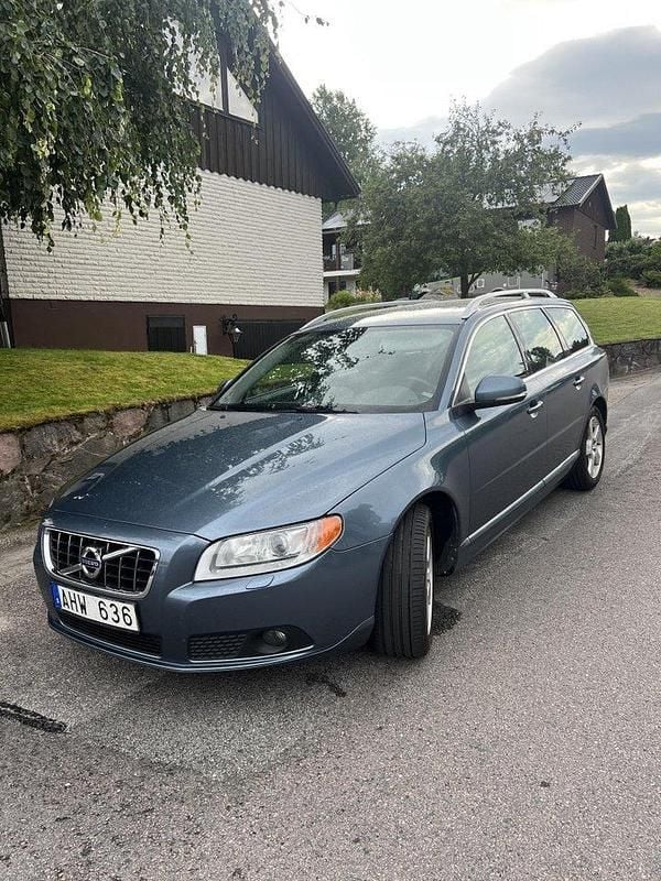 Blå Begagnad 2012 Volvo V70 Kombi | 99 000 kr (Marknadspris) - Bild 1/4