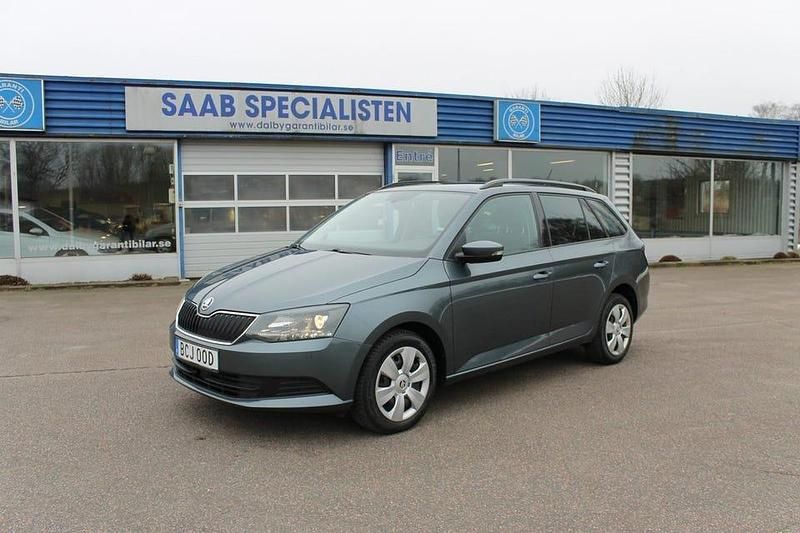 Mörkgrå Begagnad 2015 Skoda Fabia Ambition Kombi | 89 800 kr - Bild 1/4