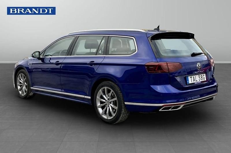 Begagnad VW Passat R-line 203 HK (149 kW) 2022 Blå Kombi