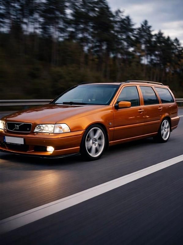 Begagnad Volvo V70 240 HK (176 kW) 1998 Saffran Kombi