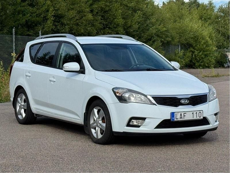 Vit Begagnad 2011 Kia Ceed Sportswagon Kombi | 45 500 kr (Marknadspris) - Bild 1/4