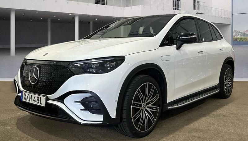 Vit (manufaktur opalvit bright) Begagnad 2024 Mercedes EQE350 AMG SUV | 779 000 kr (Bra pris) - Bild 1/1