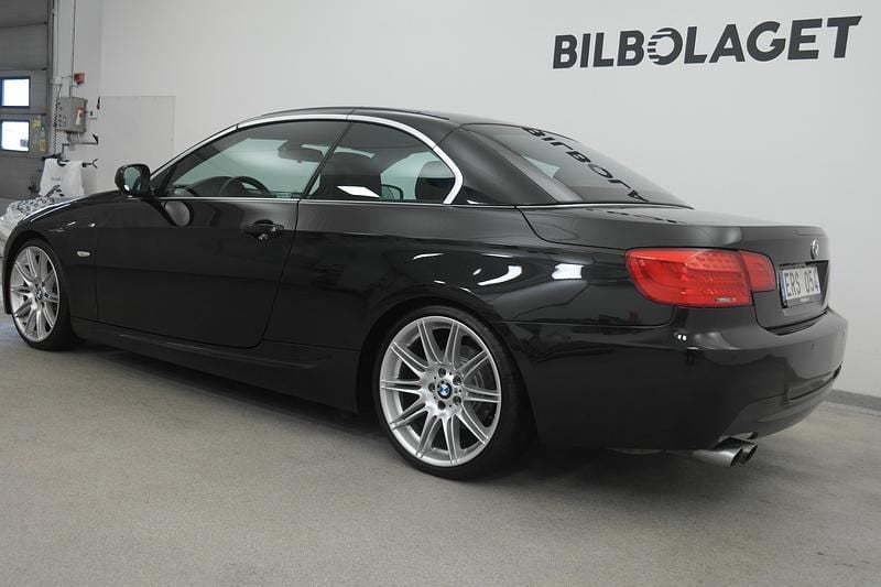 Begagnad BMW 325 218 HK (160 kW) 2010 Svart Cab