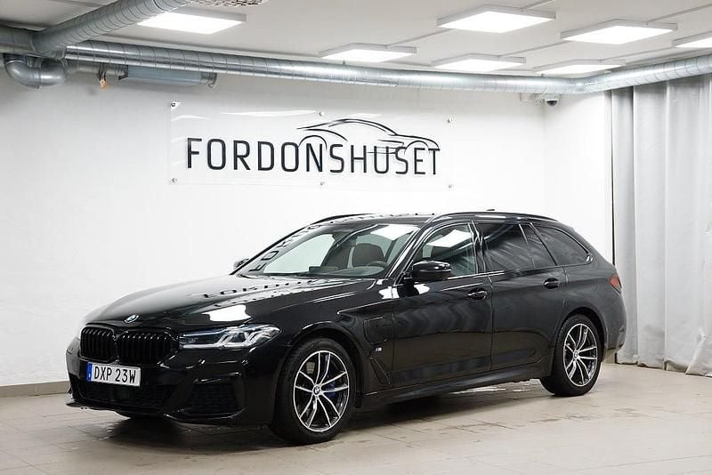 Svart Begagnad 2021 BMW 530e M Sport Kombi | 349 000 kr (Lite dyr) - Bild 1/4