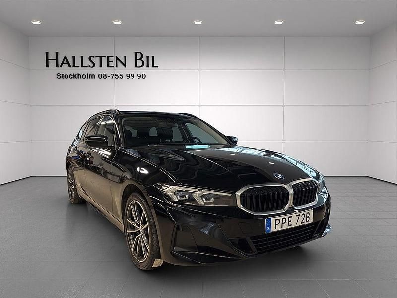 Begagnad BMW 330e Shadowline 184 HK (135 kW) 2023 Svart Kombi