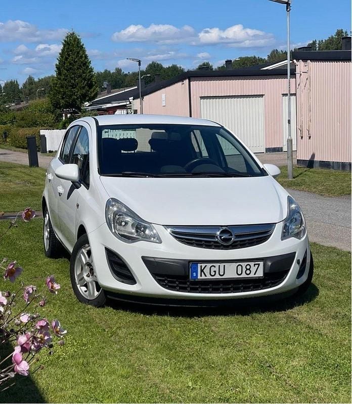 Vit Begagnad 2012 Opel Corsa Enjoy Halvkombi | 37 500 kr (Bra pris) - Bild 1/4