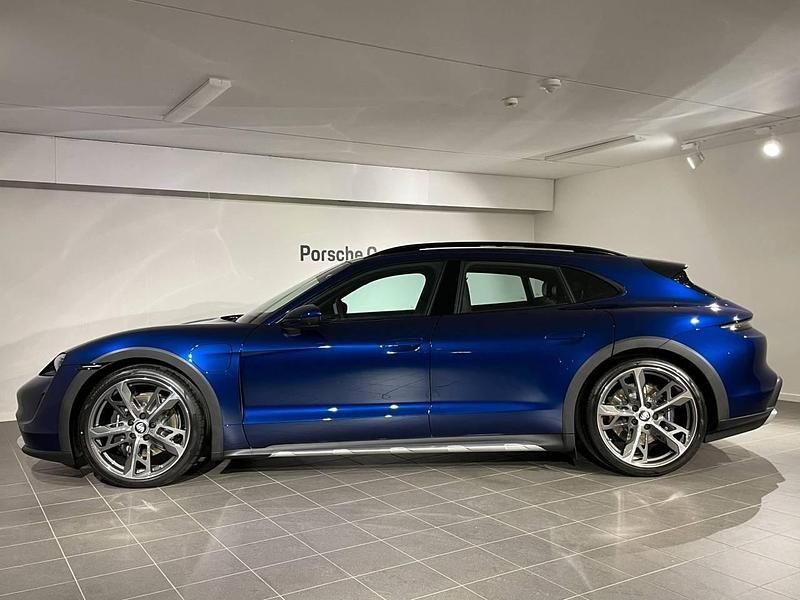 Begagnad Porsche Taycan Cross Turismo 350 kW (476 HK) 2023 Blå Sedan