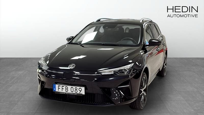 Svart (black) Begagnad 2023 MG MG5 EV Kombi | 234 900 kr (Marknadspris) - Bild 1/4