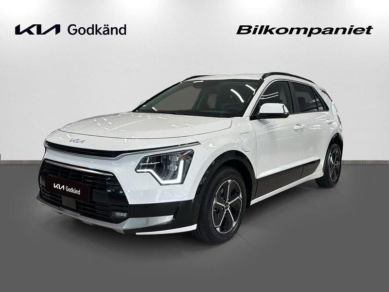 Vit (snow white pearl) Begagnad 2023 Kia Niro Advance SUV | 399 900 kr (Dyr) - Bild 1/4