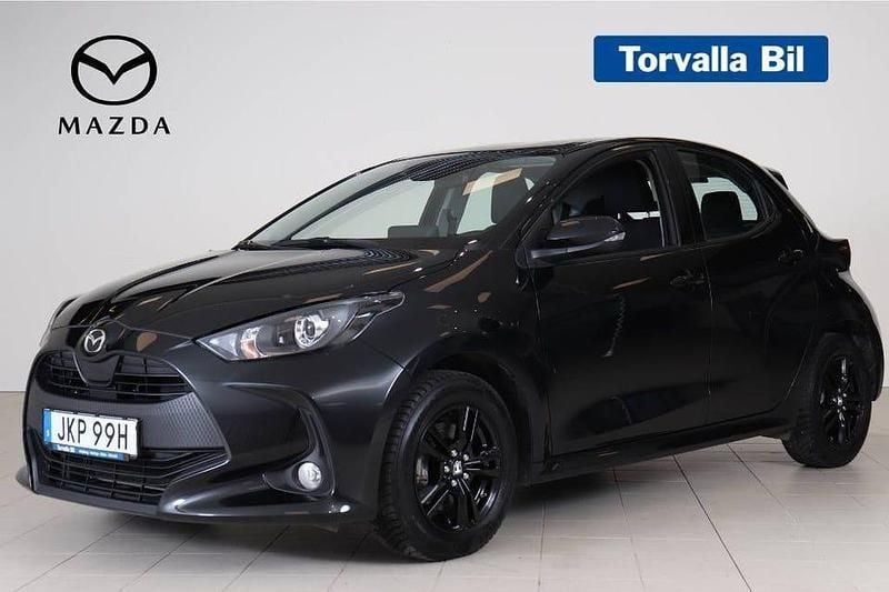 Svart Begagnad 2023 Mazda 2 Halvkombi | 209 900 kr (Marknadspris) - Bild 1/3