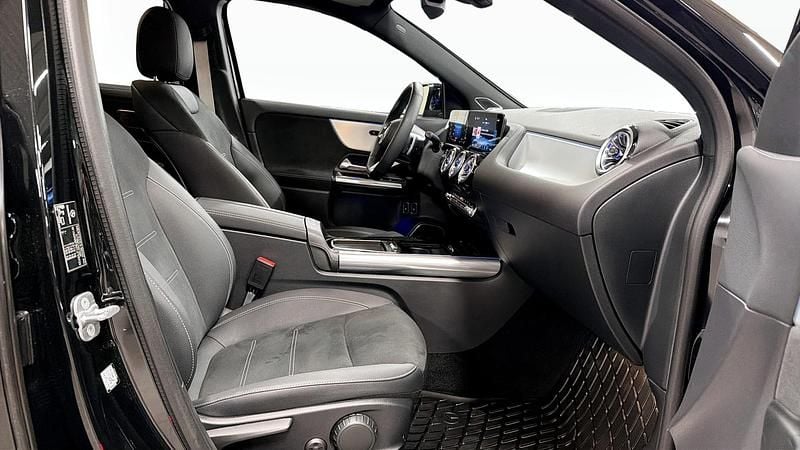 Begagnad Mercedes GLA250 Advanced Plus 218 HK (160 kW) 2025 Svart SUV