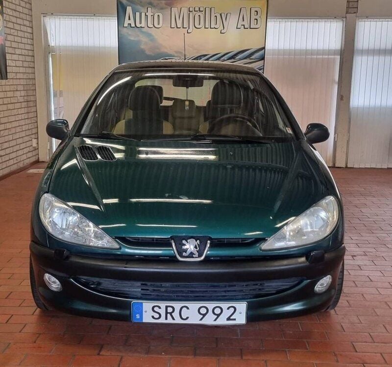 Grön Begagnad 2001 Peugeot 206 Roland Garros Halvkombi | 17 900 kr (Marknadspris) - Bild 1/4