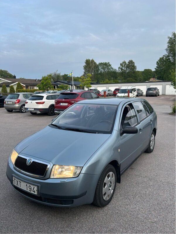 Grå Begagnad 2003 Skoda Fabia Kombi | 19 900 kr (Marknadspris) - Bild 1/4