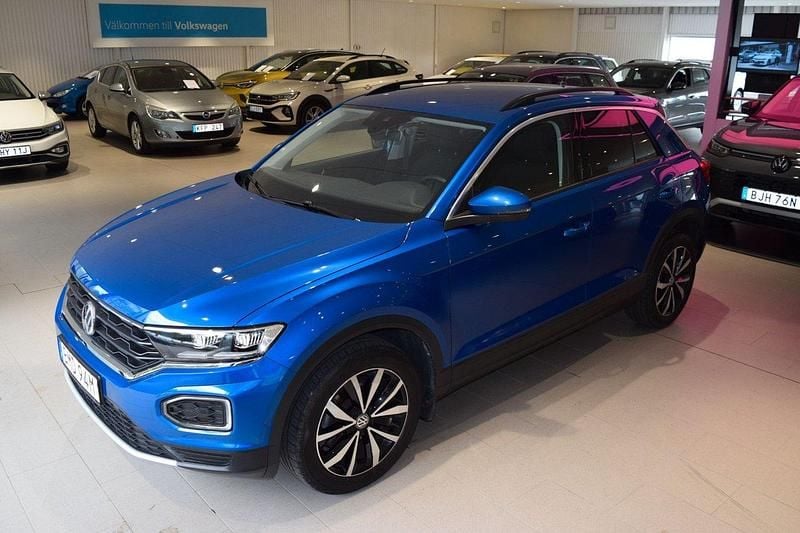 Blå Begagnad 2019 VW T-Roc SUV | 192 000 kr (Marknadspris) - Bild 1/4