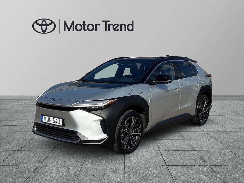 Silver Begagnad 2022 Toyota bZ4X Executive SUV | 389 900 kr (Marknadspris) - Bild 1/3