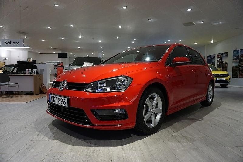G2g2tw tornado red Begagnad 2016 VW Golf VII R-line Kombi | 154 000 kr (Marknadspris) - Bild 1/4