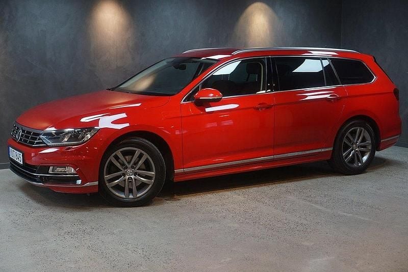 Röd Begagnad 2017 VW Passat Executive Kombi | 169 900 kr (Marknadspris) - Bild 1/4