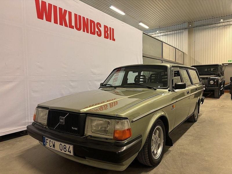 Ljusgrön Begagnad 1984 Volvo 240 Kombi | 175 000 kr - Bild 1/4