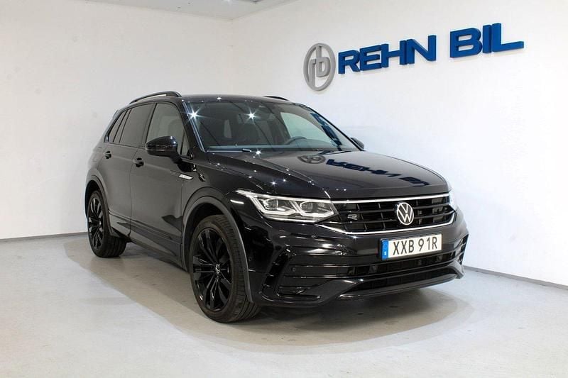 Svart Begagnad 2022 VW Tiguan R-line SUV | 399 000 kr (Dyr) - Bild 1/4