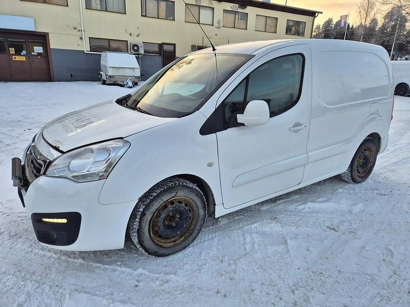 Vit Begagnad 2016 Peugeot Partner Minibuss | 40 000 kr (Superpris) - Bild 1/4