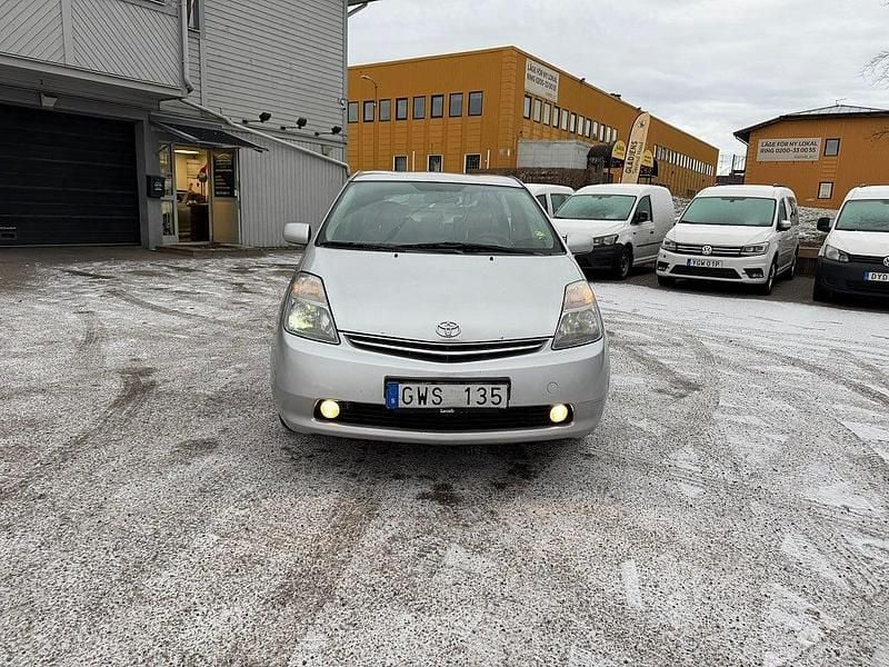 Silver Begagnad 2008 Toyota Prius Halvkombi | 29 800 kr (Marknadspris) - Bild 1/4
