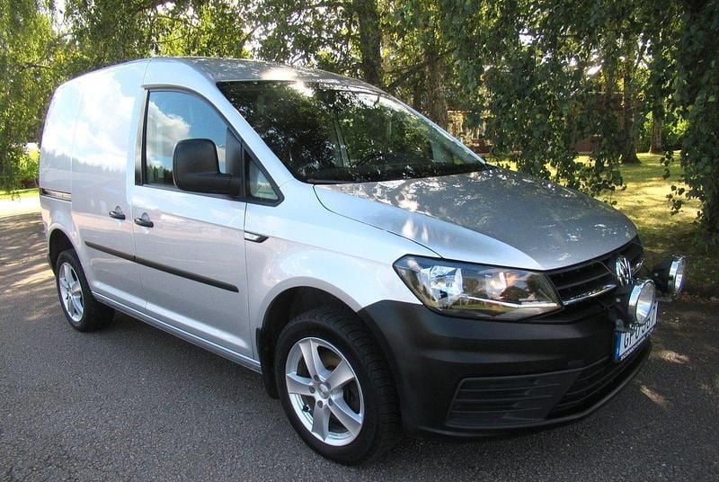 Silver (silver metallic) Begagnad 2016 VW Caddy Minibuss | 118 750 kr (Marknadspris) - Bild 1/4