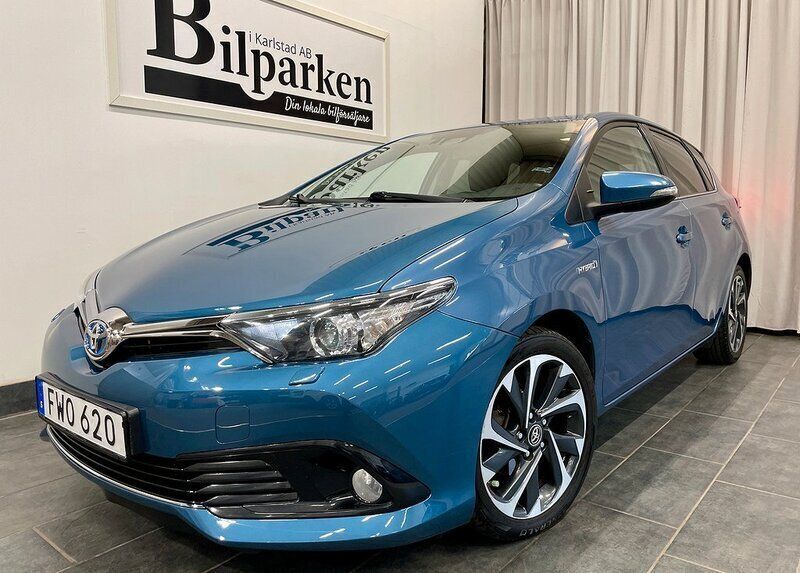 Blå Begagnad 2015 Toyota Auris Hybrid Active Halvkombi | 129 900 kr (Marknadspris) - Bild 1/3
