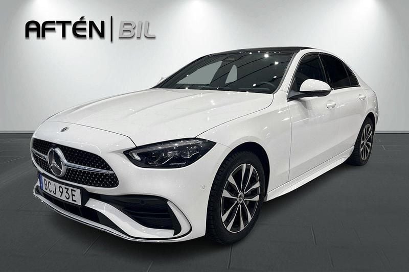 Vit Begagnad 2024 Mercedes C300e AMG line Sedan | 499 700 kr (Bra pris) - Bild 1/3
