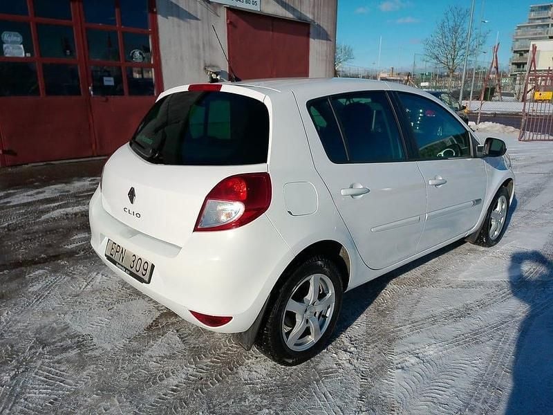 Begagnad Renault Clio R.S. 75 HK (55 kW) 2012 Vit Halvkombi
