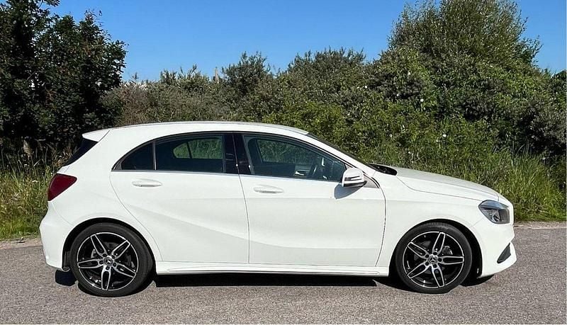 Vit Begagnad 2018 Mercedes A180 Style Halvkombi | 180 000 kr (Marknadspris) - Bild 1/4