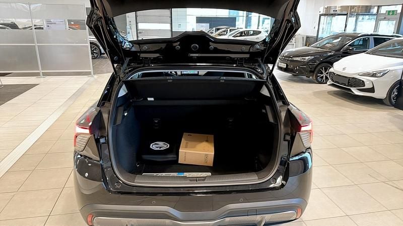 Begagnad MG MG4 EV 125 kW (170 HK) 2024 Svart Halvkombi