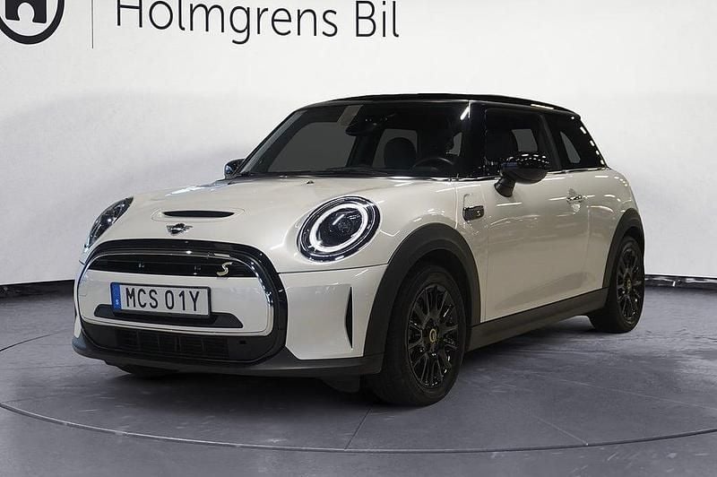Begagnad Mini Cooper Essential 130 kW (177 HK) 2022 Nanuq white Halvkombi