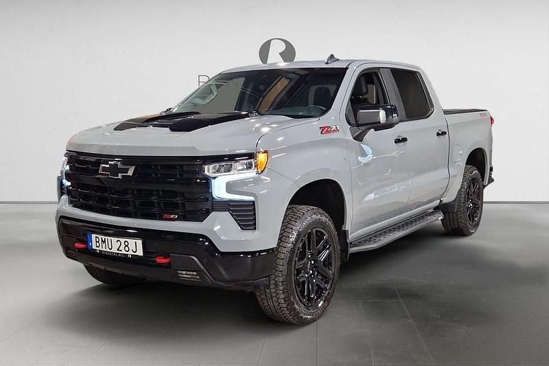 Grå Begagnad 2024 Chevrolet Silverado Van | 999 900 kr - Bild 1/3
