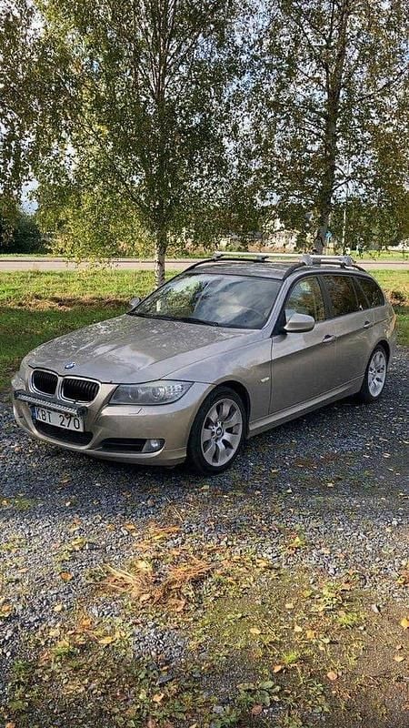 Brun Begagnad 2010 BMW 320 Comfort Edition Kombi | 45 000 kr (Bra pris) - Bild 1/4