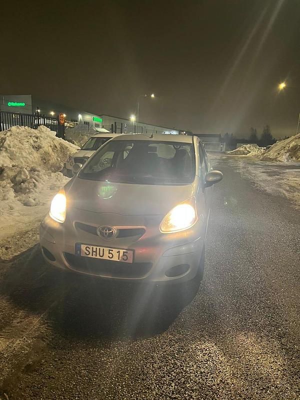 Begagnad 2010 Toyota Aygo Halvkombi | 35 000 kr (Marknadspris) - Bild 1/4