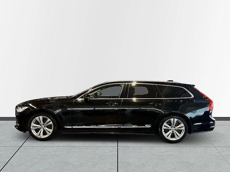 Begagnad Volvo V90 Core 253 HK (186 kW) 2022 Svart Kombi