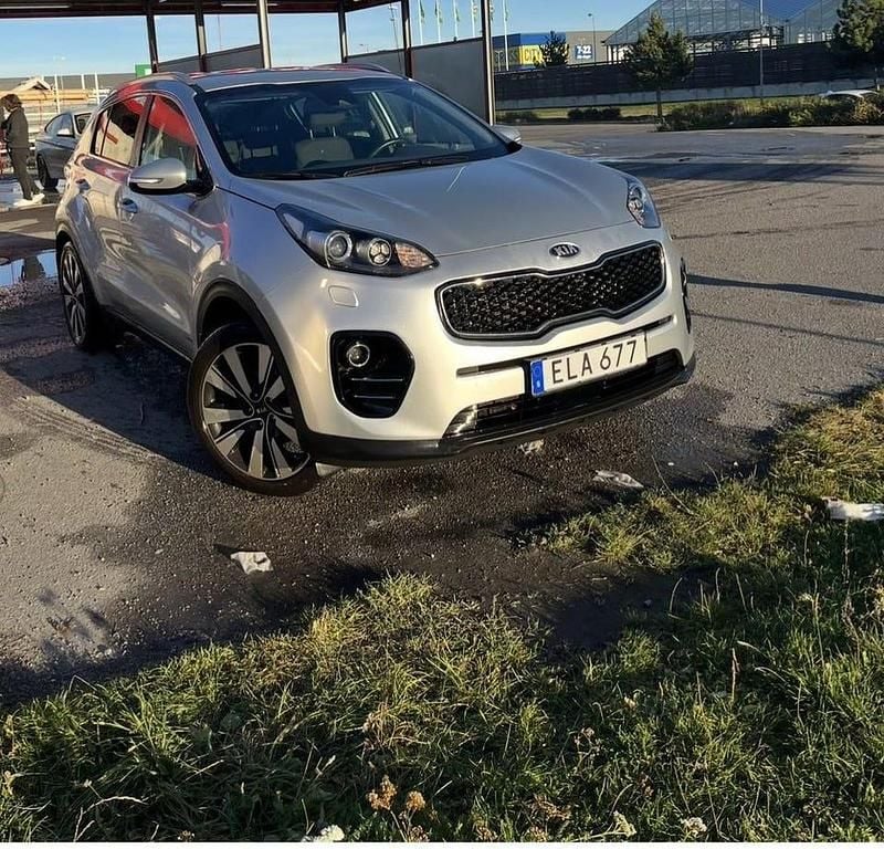 Grå Begagnad 2016 Kia Sportage Advance SUV | 179 900 kr (Marknadspris) - Bild 1/4